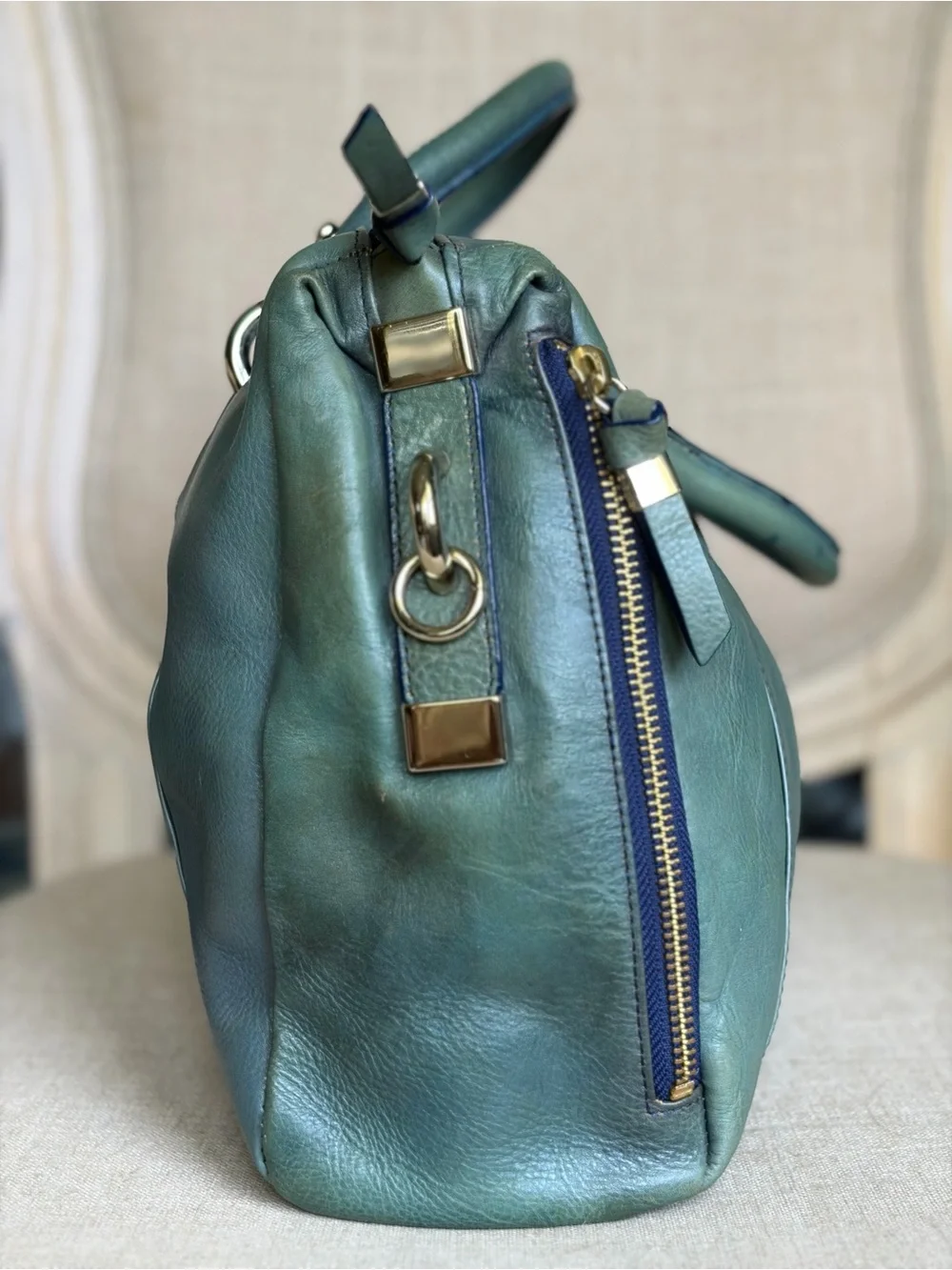 NWT Tre Vero Luxurious Italian Leather Satchel Handbag in blended Teal and Green
